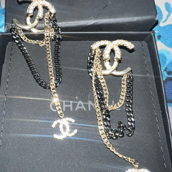 Earrings - Picture 6 of 7